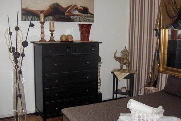Brown Room 1
